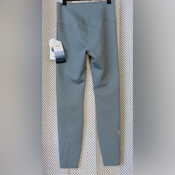 NEW!! Vuori Evolve Legging size M in Slate Blue - Picture 3 of 6